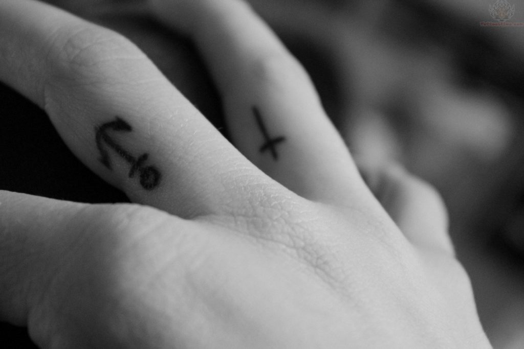 Cross-Tattoos-on-Fingers